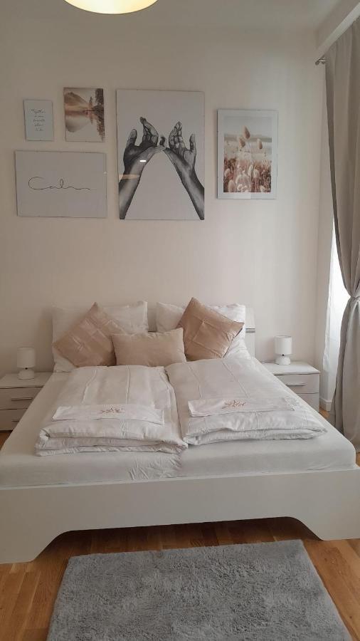 New Apartments Chain Florenc Praga Esterno foto